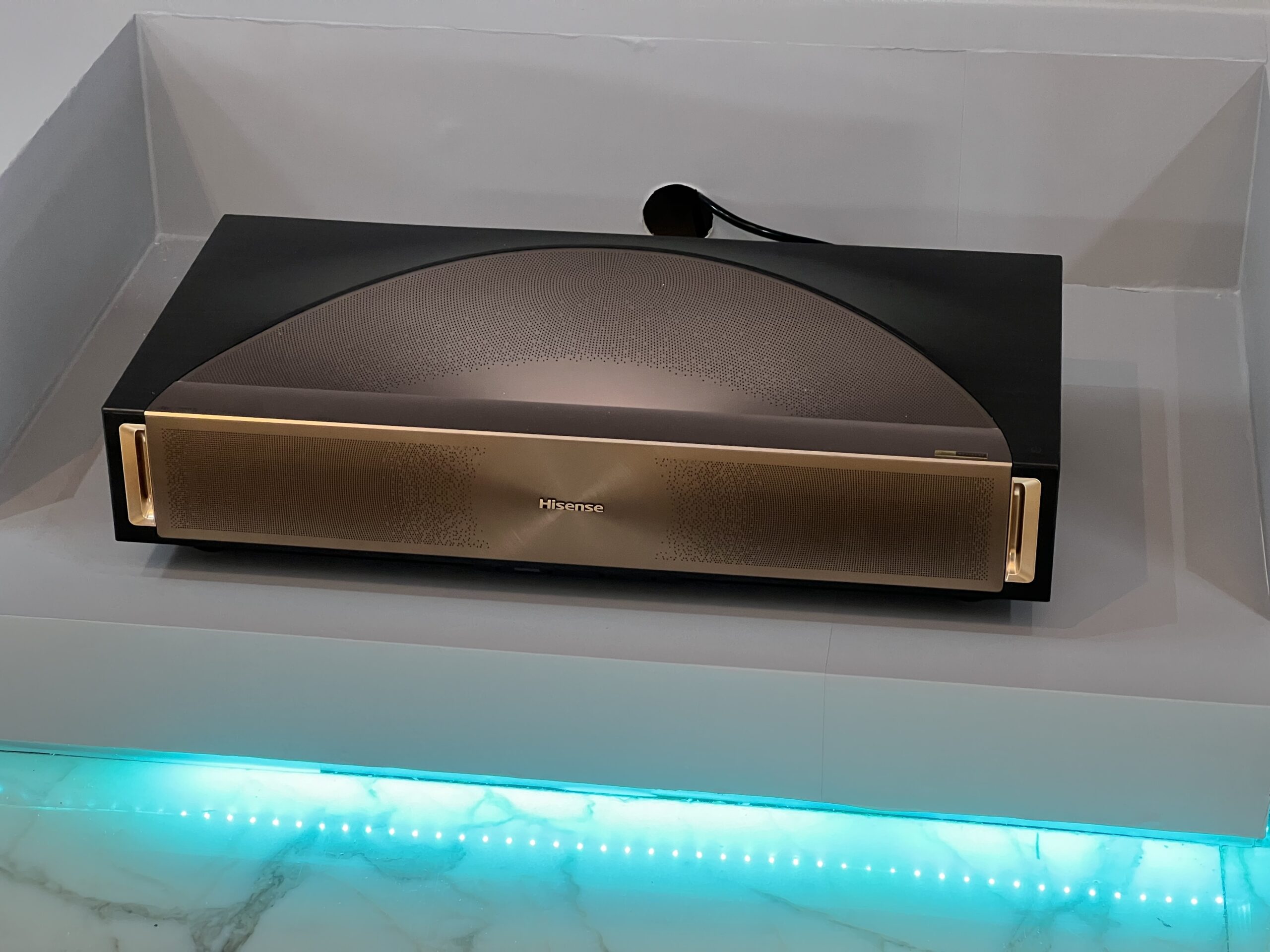 Hisense推出116寸的RGB MiniLED电视和L9Q激光电视:Devialet音响、高色准等高端影视体验 4 IMG 0528 scaled