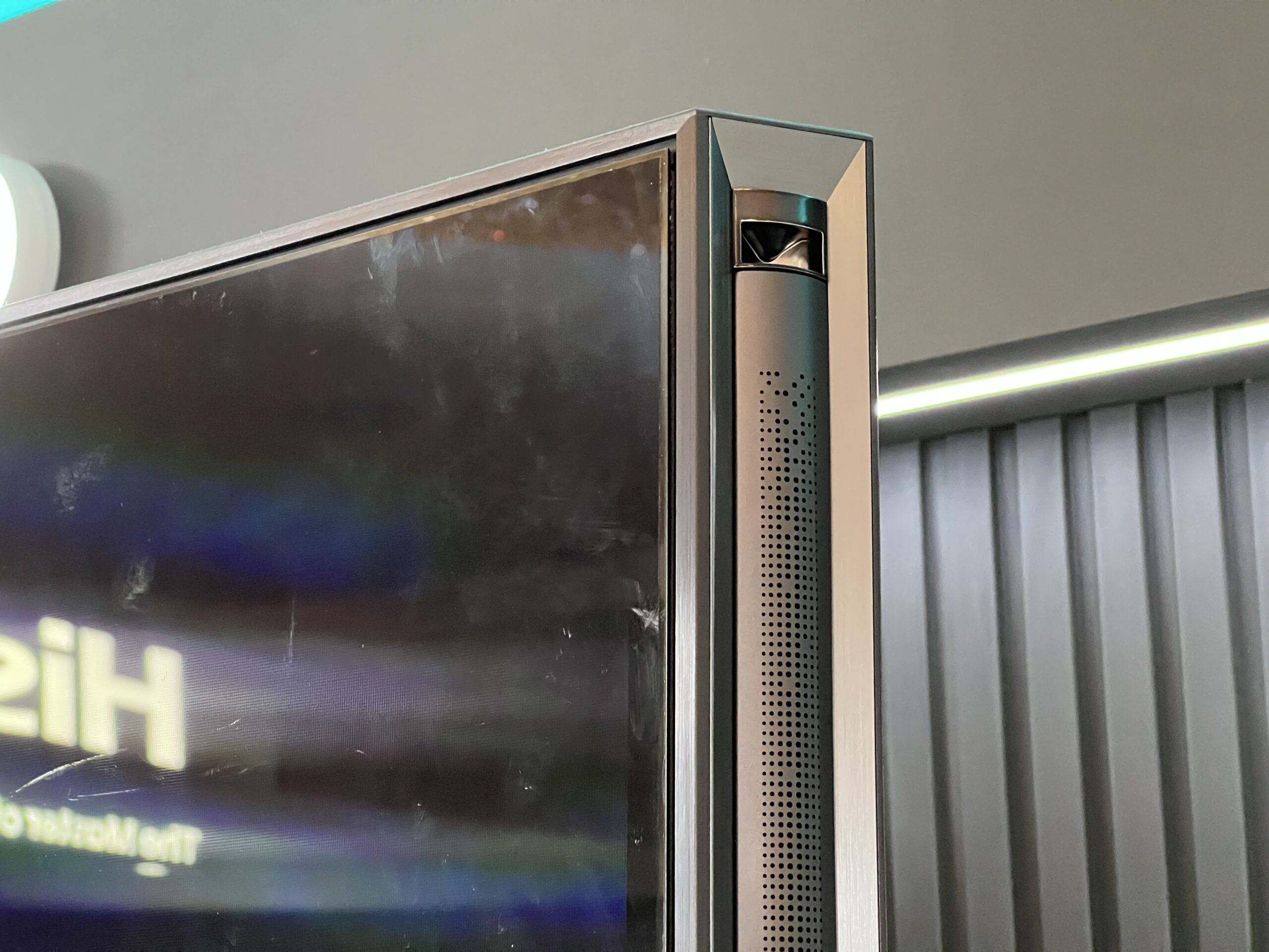 Hisense推出116寸的RGB MiniLED电视和L9Q激光电视:Devialet音响、高色准等高端影视体验 3 Hisense推出116寸的RGB MiniLED电视和L9Q激光电视:Devialet音响、高色准等高端影视体验