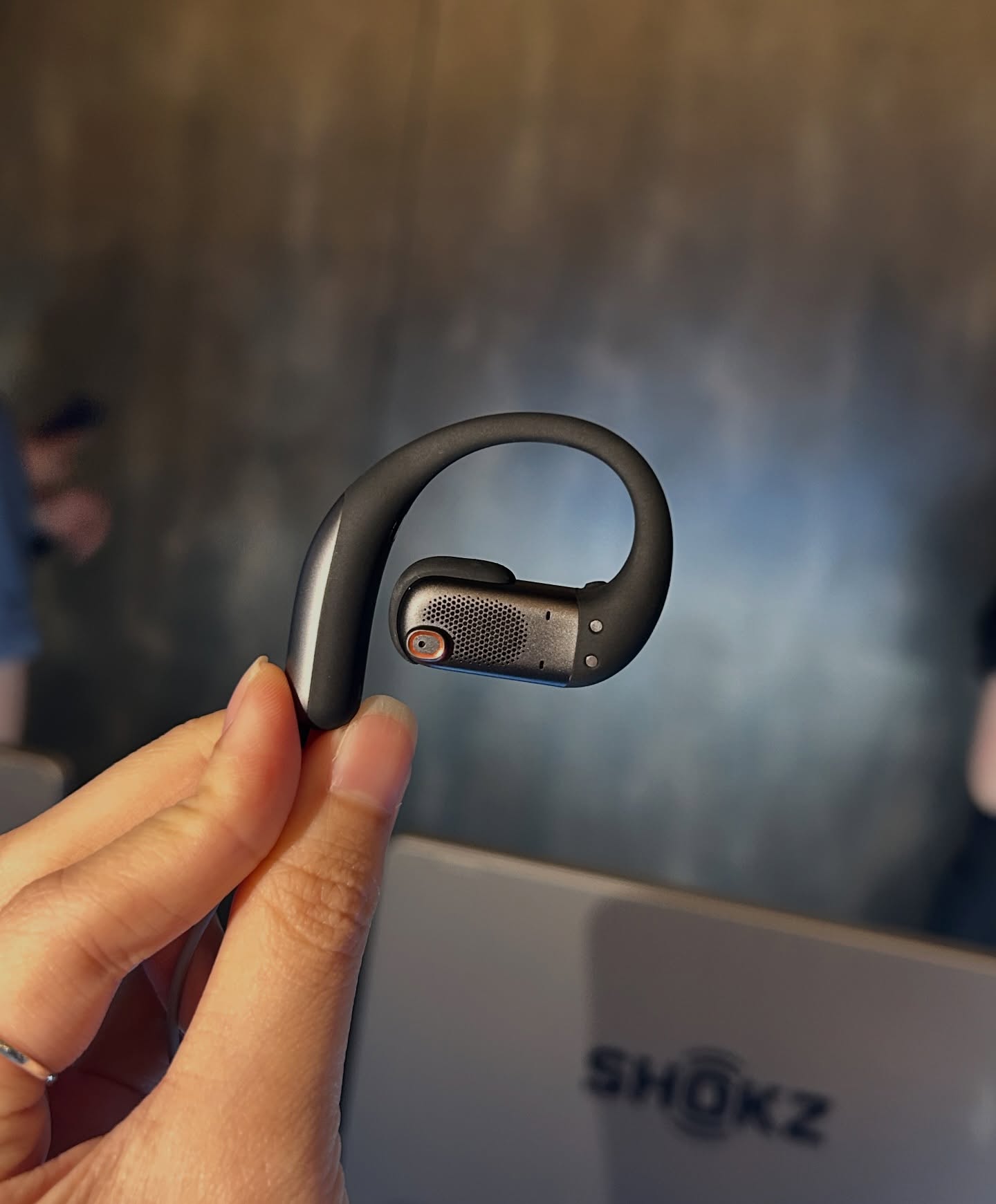不塞耳也能降噪!Shokz OpenFit Pro 发布:支持降噪、头部追踪、最长 50 小时续航,大马售价 RM1,199! 5 693456975 18592567276010402 987207993143645956 n