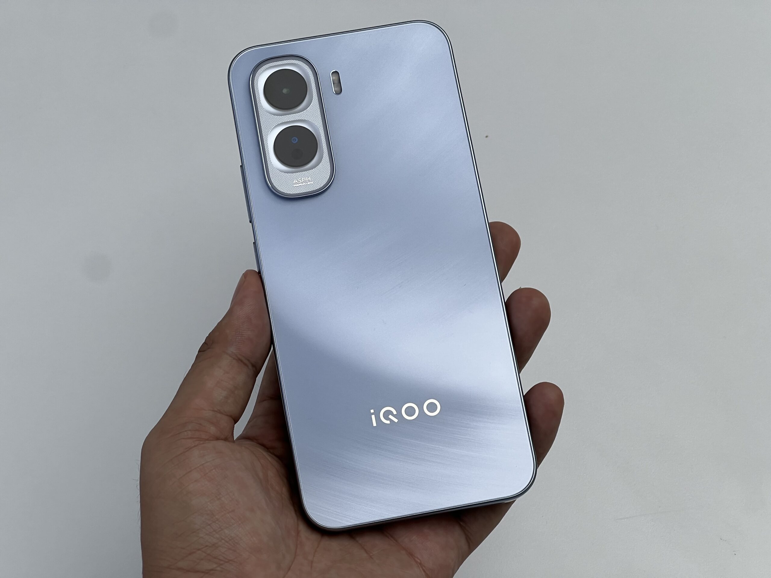 iQOO Z11评测:续航能力夯爆了!让你轻松玩游戏/煲剧一整天的中端机! 2 iQOO Z11评测:续航能力夯爆了!让你轻松玩游戏/煲剧一整天的中端机!