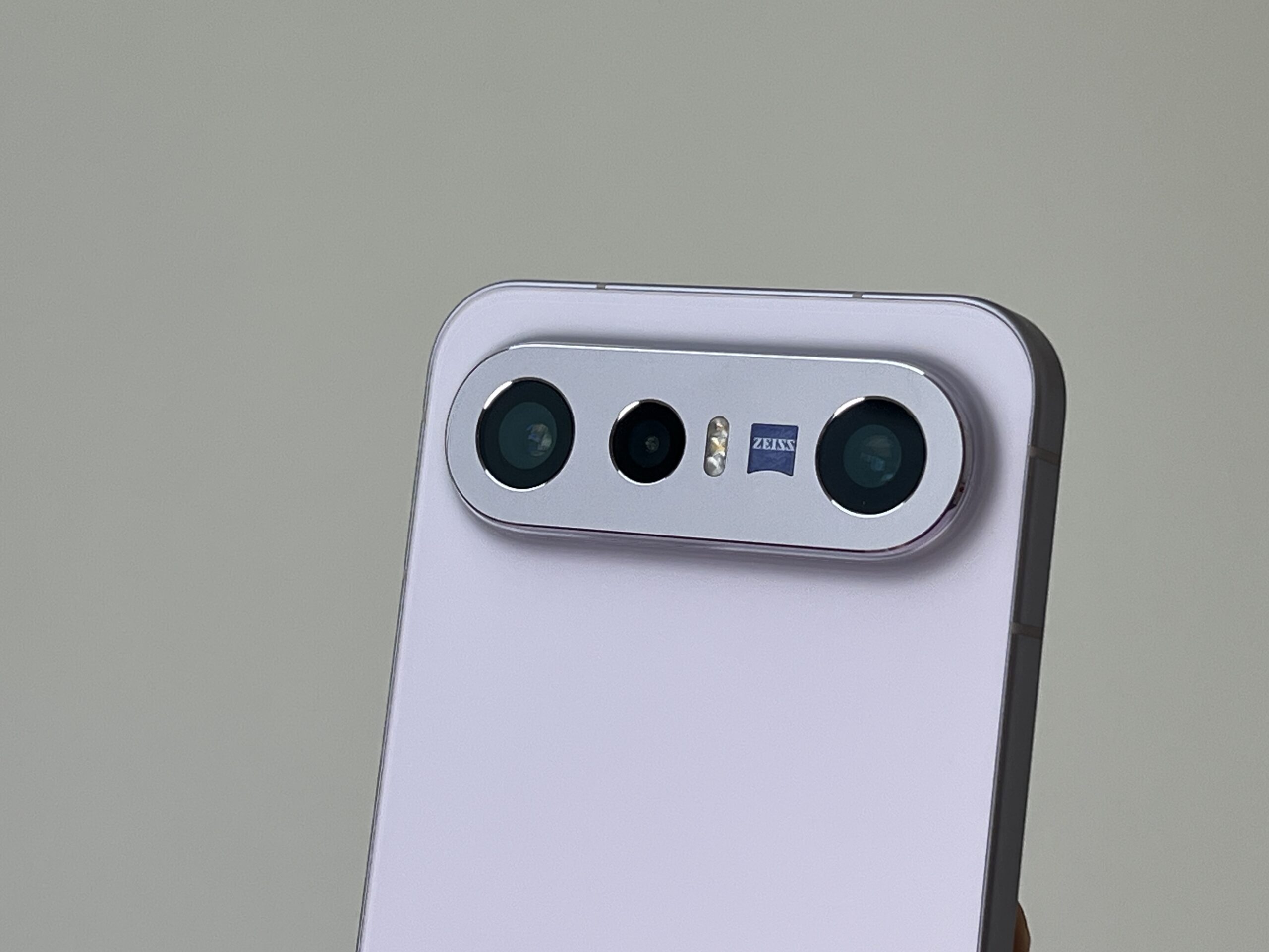 vivo X300 FE评测:小屏轻旗舰,就连“大炮”也很轻!虽是FE但落差不会太明显 6 IMG 2583 scaled