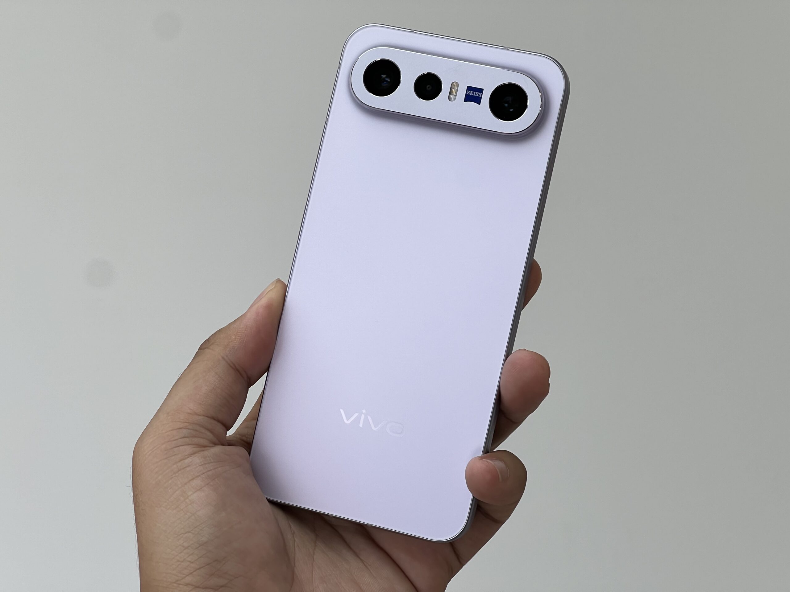 vivo X300 FE评测:小屏轻旗舰,就连“大炮”也很轻!虽是FE但落差不会太明显 25 IMG 2590 scaled