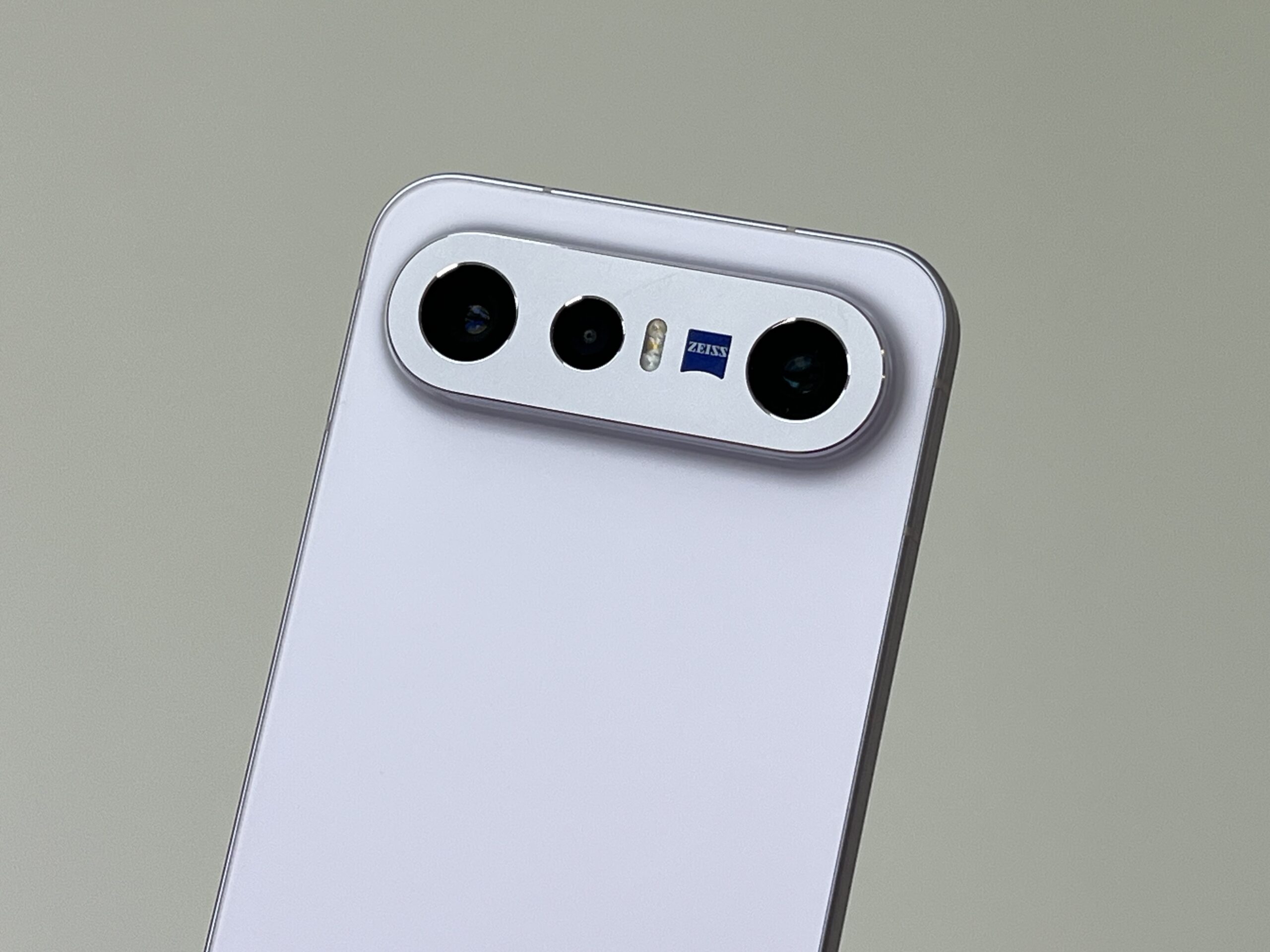 vivo X300 FE评测:小屏轻旗舰,就连“大炮”也很轻!虽是FE但落差不会太明显 4 vivo X300 FE评测:小屏轻旗舰,就连“大炮”也很轻!虽是FE但落差不会太明显
