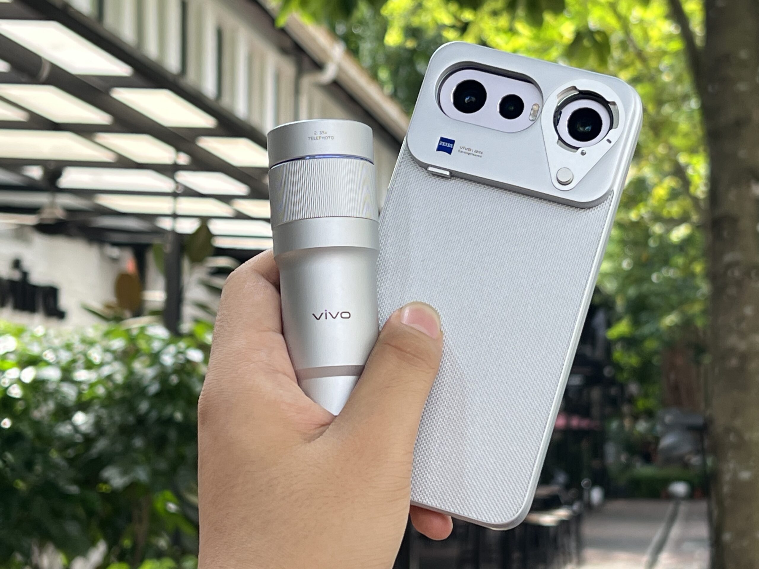 vivo X300 FE评测:小屏轻旗舰,就连“大炮”也很轻!虽是FE但落差不会太明显 7 IMG 2653 scaled