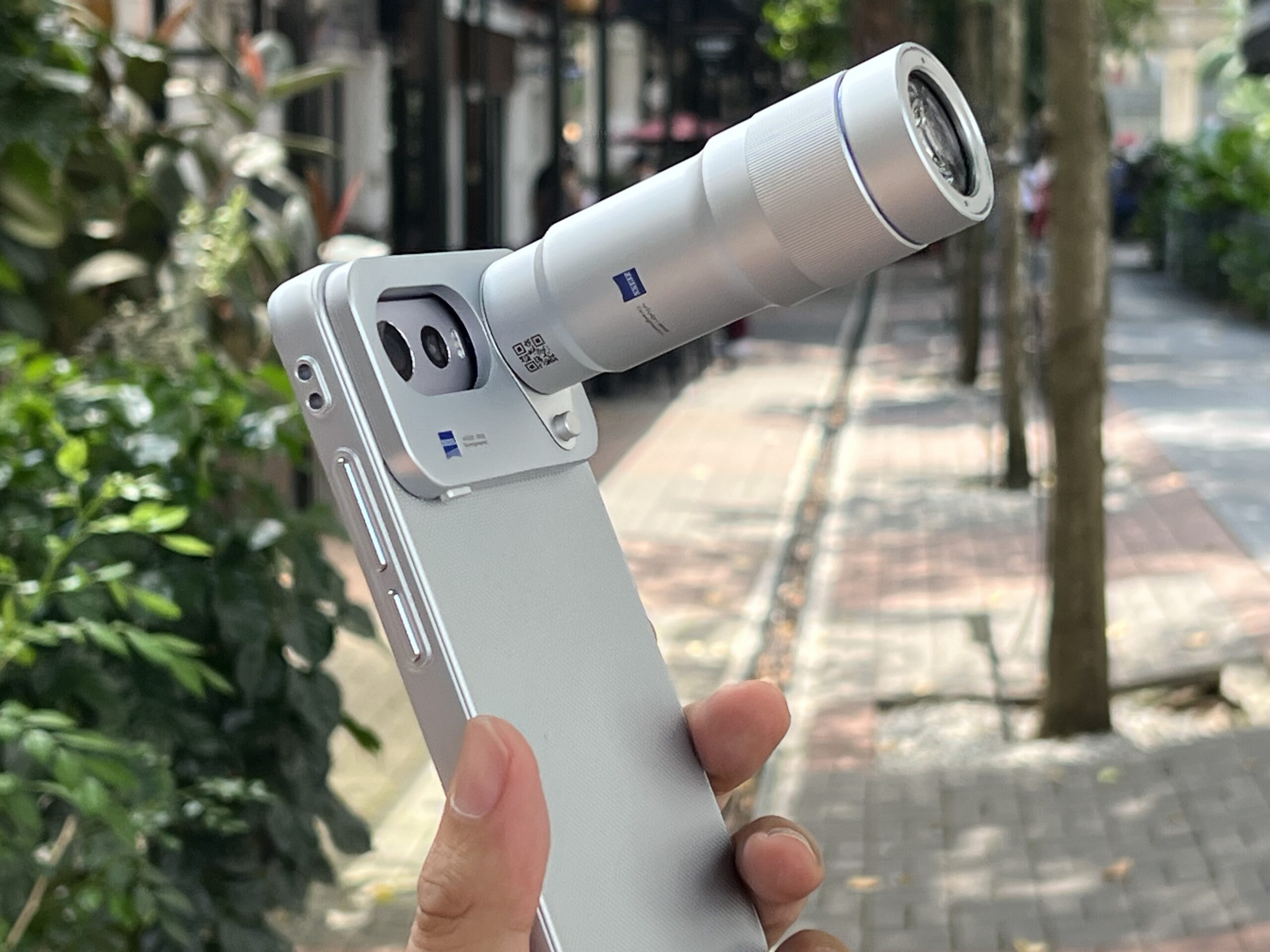 vivo X300 FE评测:小屏轻旗舰,就连“大炮”也很轻!虽是FE但落差不会太明显 8 IMG 2670 scaled