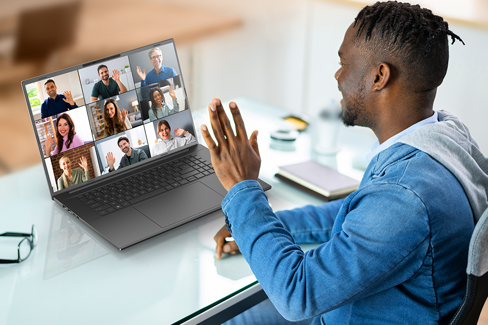 Acer Aspire 18 AI A18 I71M Lifestyle 01