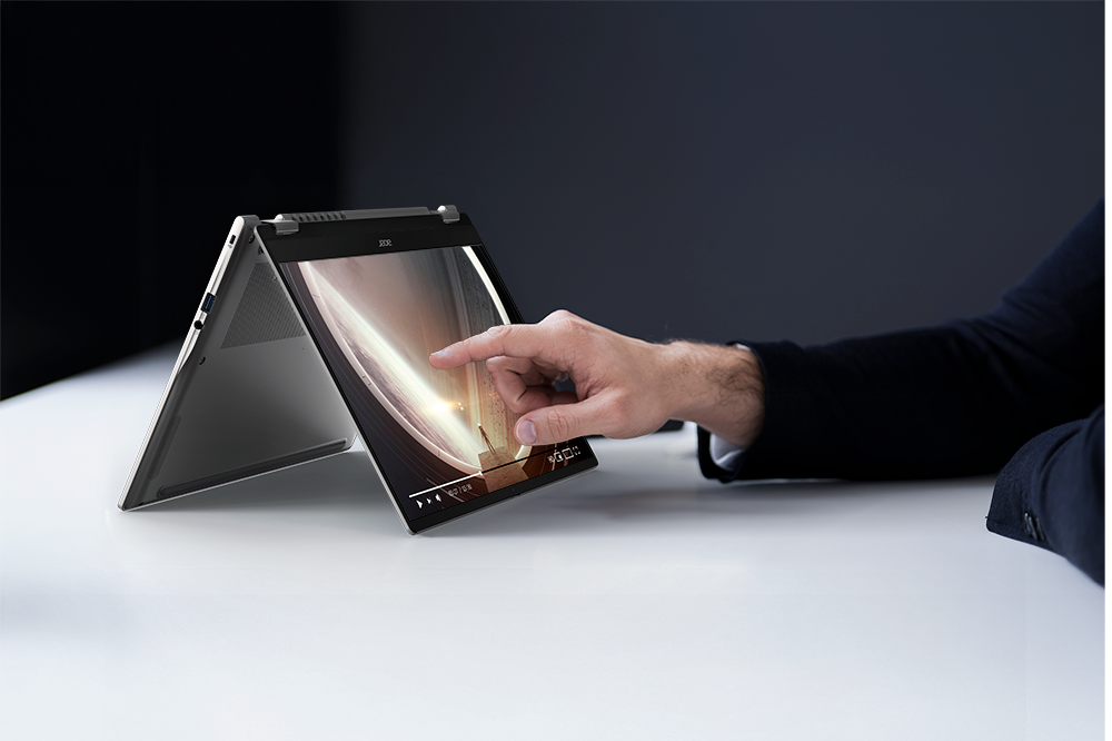 Acer Swift Spin 14 AI Intel SFSP14 I51T Lifestyle 01