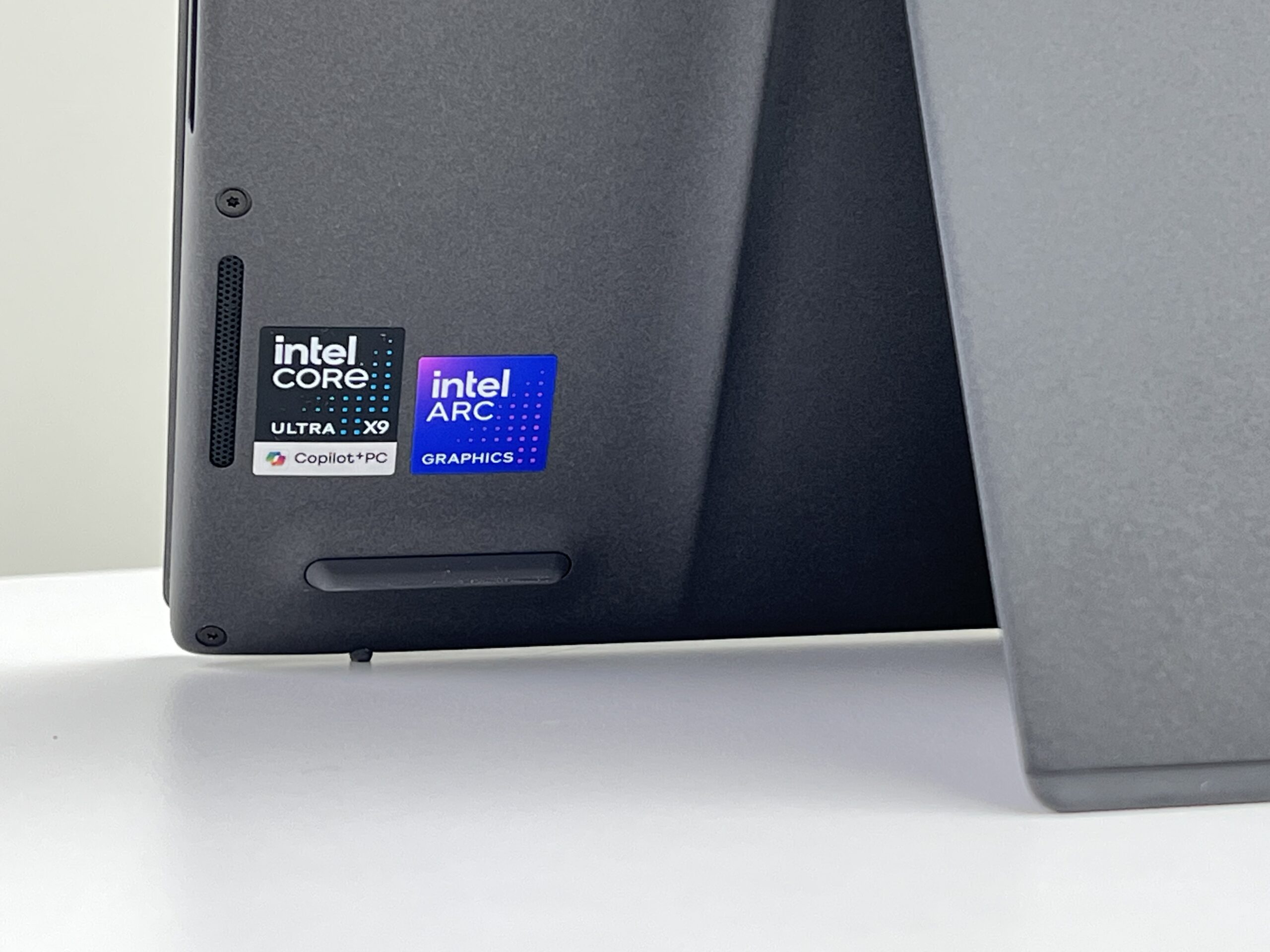 2026款ASUS ZenBook Duo评测:屏幕更大、续航更长、散热更好,体验成熟许多的双屏神器! 19 IMG 3123 scaled