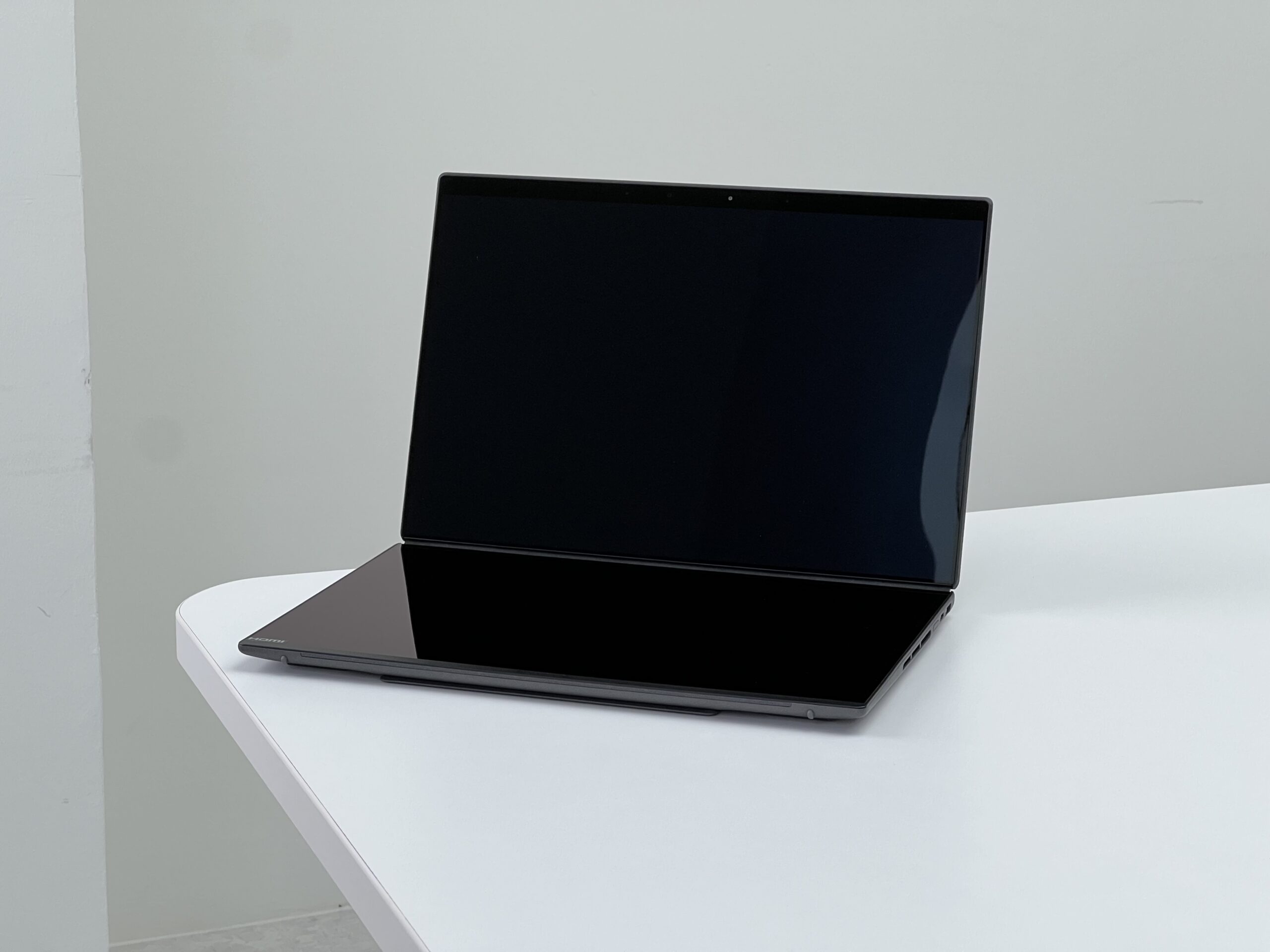 2026款ASUS ZenBook Duo评测:屏幕更大、续航更长、散热更好,体验成熟许多的双屏神器! 4 IMG 3139 scaled