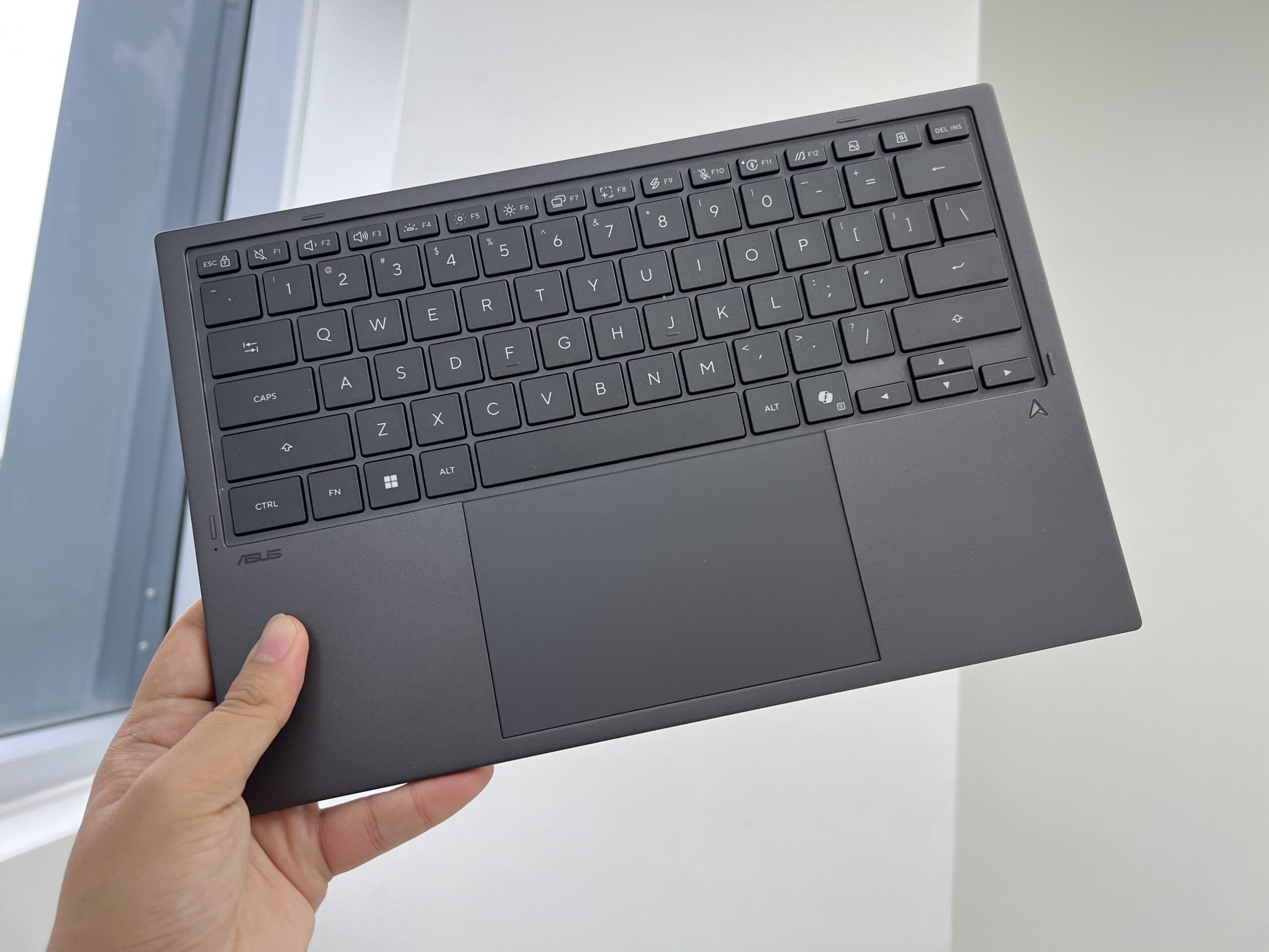 2026款ASUS ZenBook Duo评测:屏幕更大、续航更长、散热更好,体验成熟许多的双屏神器! 10 IMG 3151 scaled