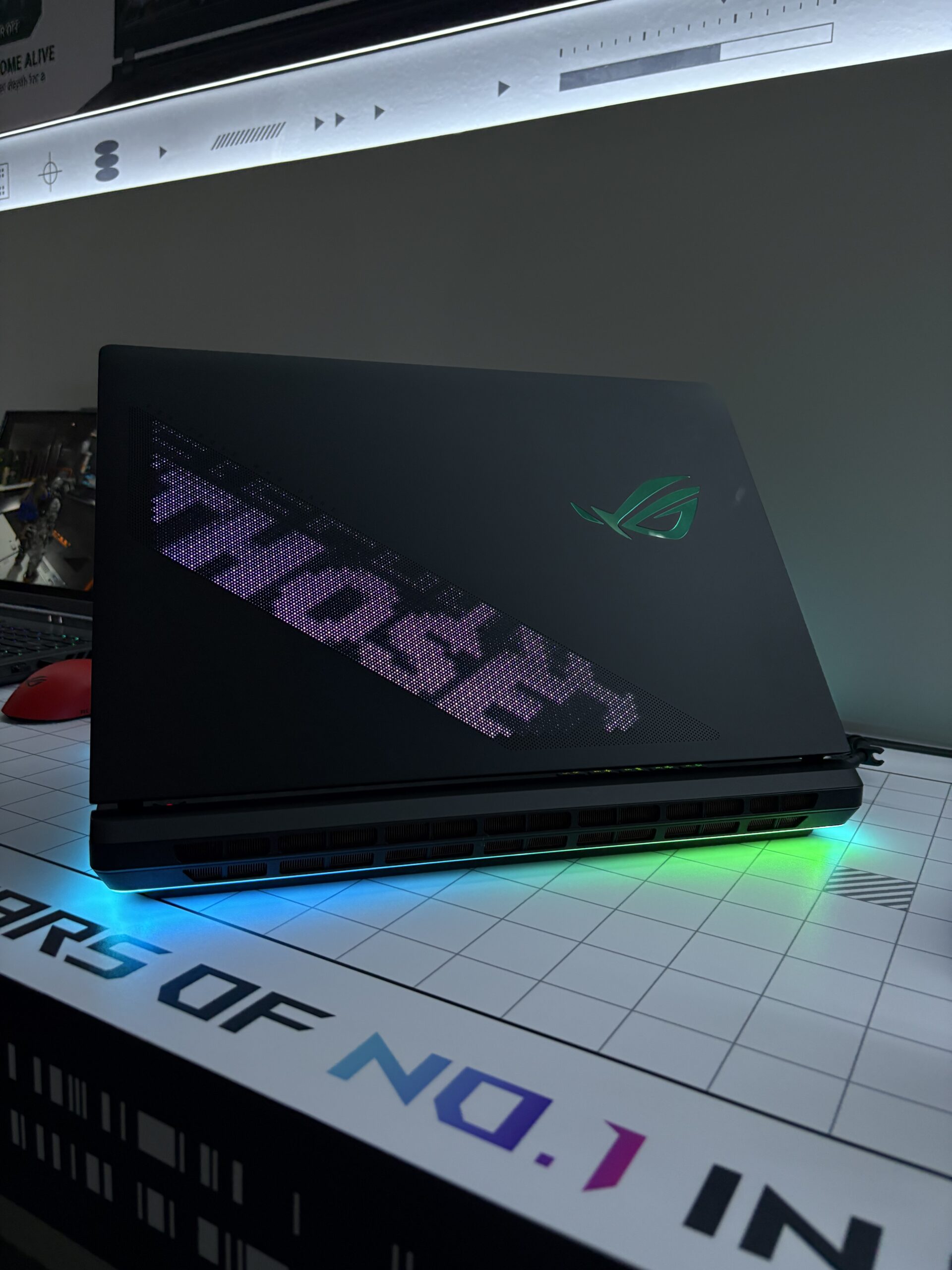 ROG Zephyrus Duo发布：同时用两块16寸屏玩游戏，顶级性能配置，要价RM36999！