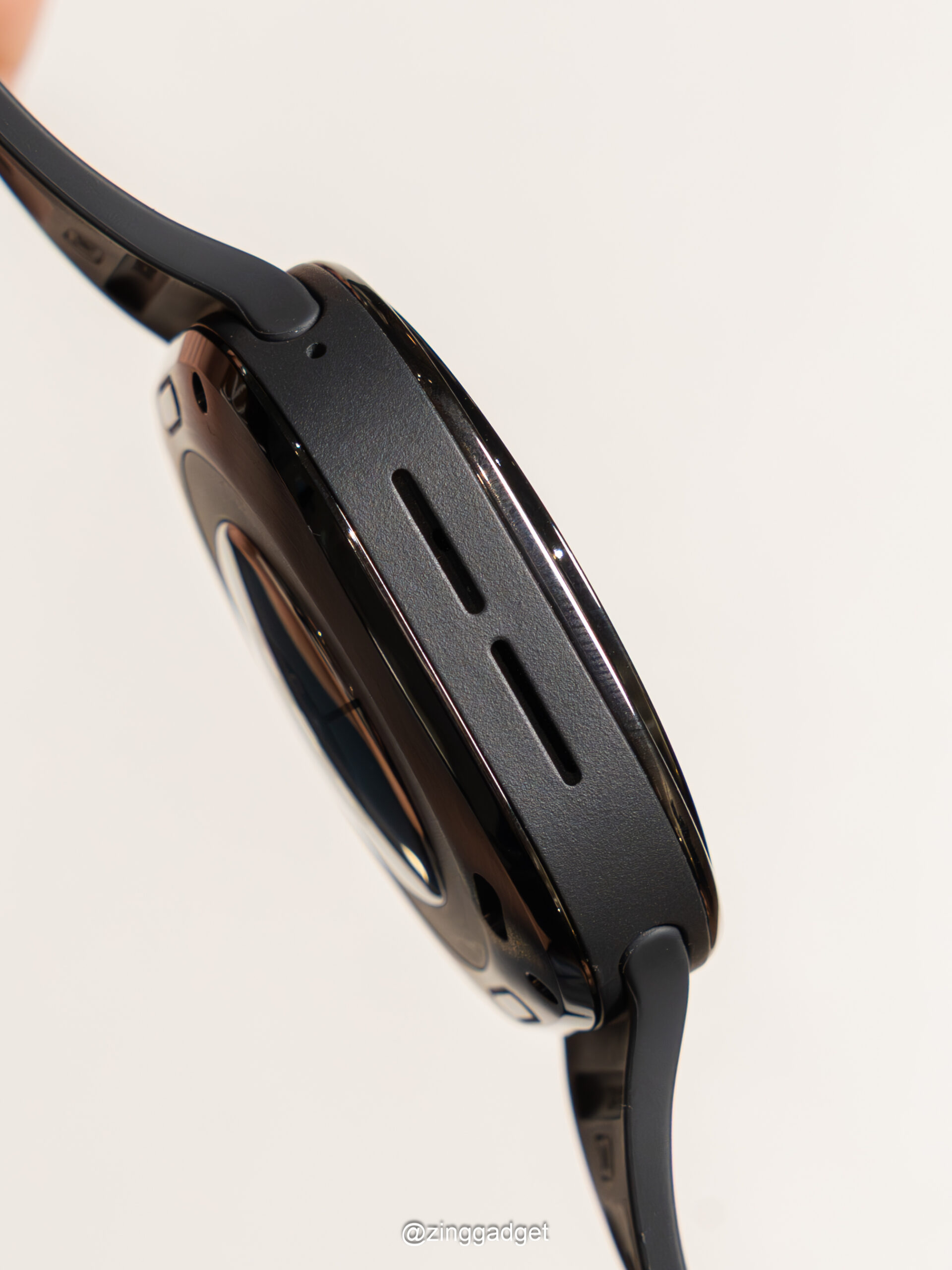 Samsung Galaxy Watch Ultra2 亮点速看:变薄是为了日常,Ultra性能留给户外,健康监测再升级! 3 DSC06858 1 scaled