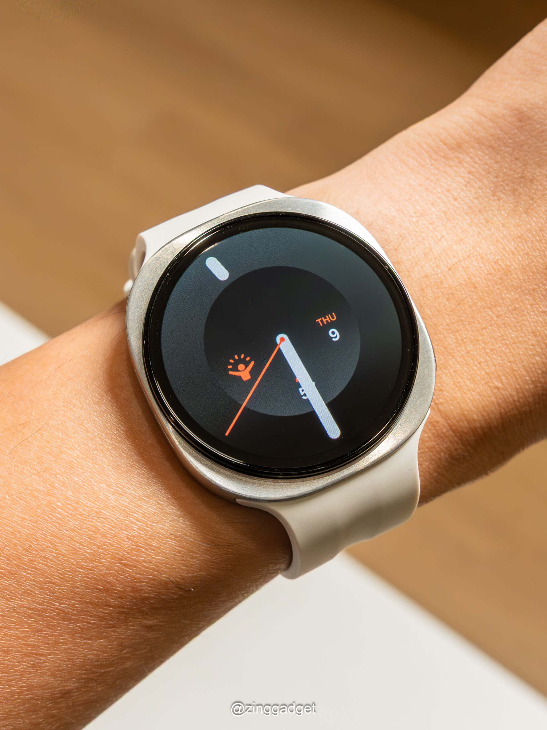 Samsung Galaxy Watch9体验:长时间盯着你的健康看,抬腕就能开启语音助理很“顺手” 2 Samsung Galaxy Watch9体验:长时间盯着你的健康看