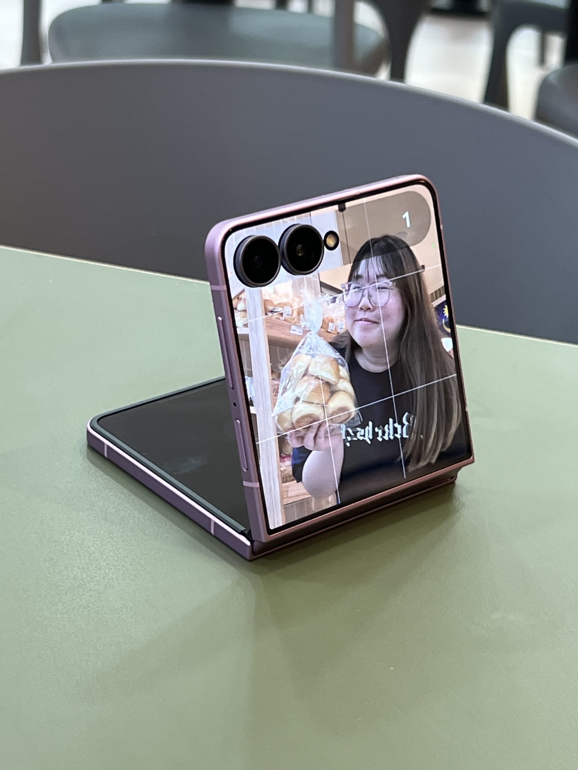 Samsung Galaxy Z Flip8 出门比你还忙!FlexCam放着拍、Super Steady跟着跑,帮你Instagram素材拍好拍满! 5 IMG 4939 scaled