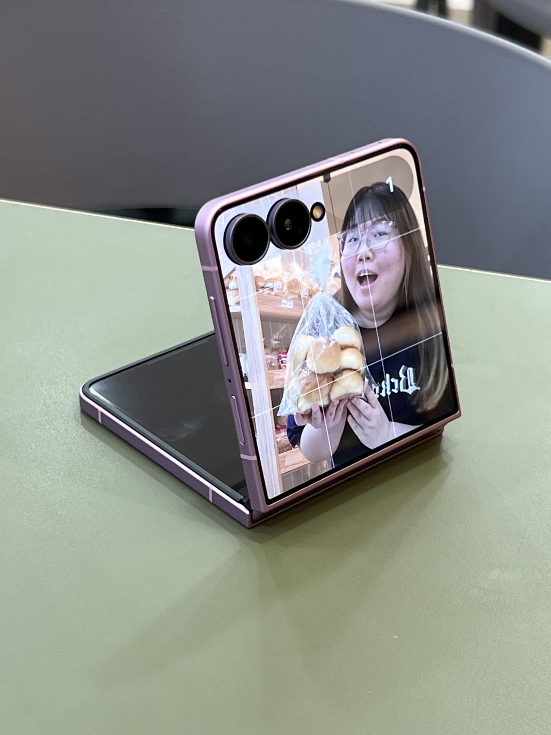 Samsung Galaxy Z Flip8 出门比你还忙!FlexCam放着拍、Super Steady跟着跑,帮你Instagram素材拍好拍满! 9 IMG 4943 scaled