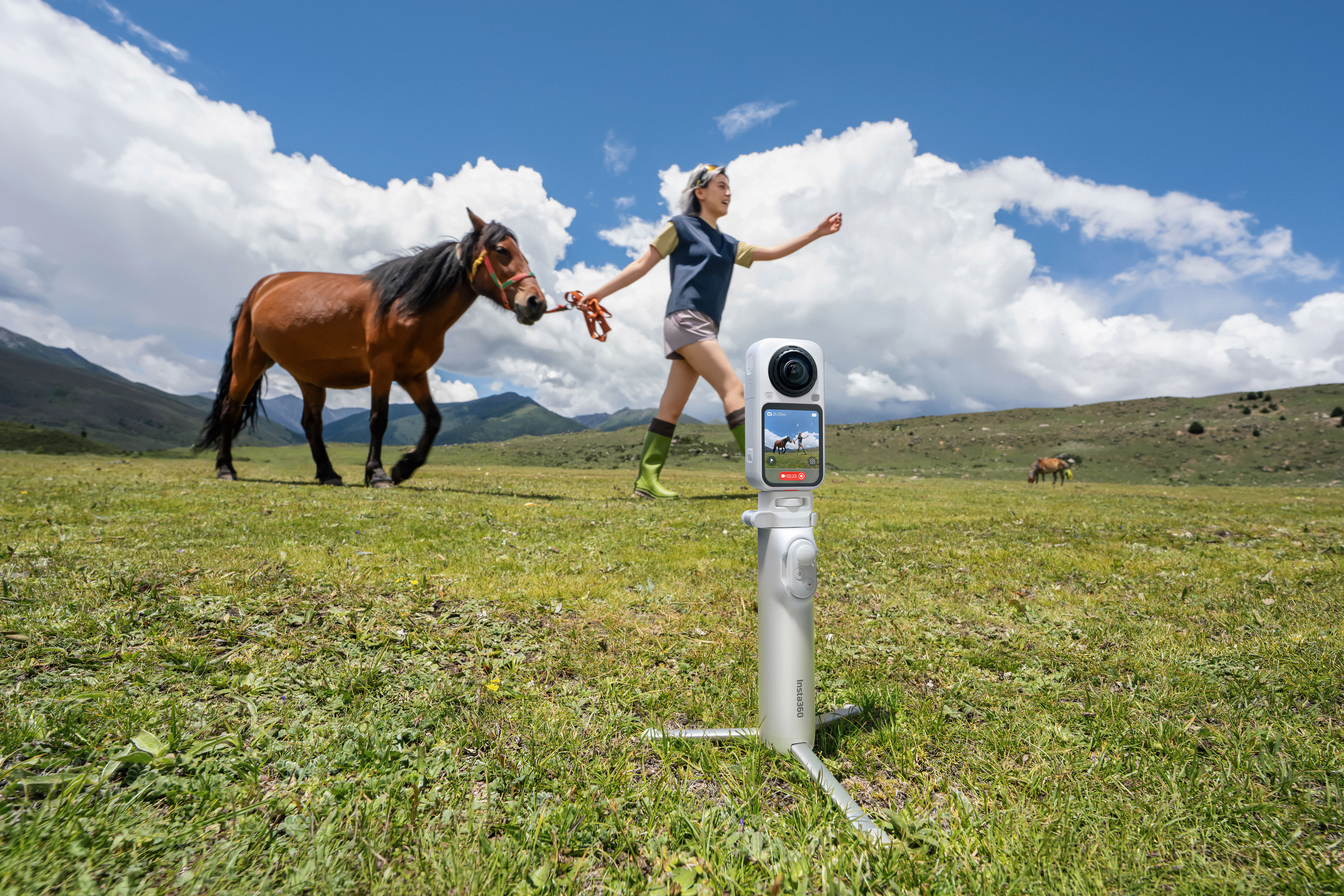 系列史上最大升级!Insta360 X6发布:等效1英寸360°传感器,最高8K全景视频,售RM2899起! 5 X6 White Outdoor 9